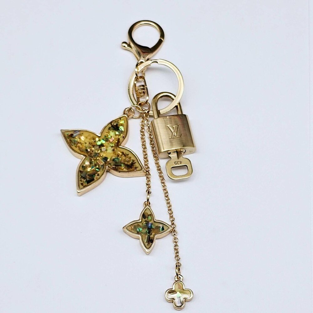 Authentic Louis Vuitton Gold Lock 🔒 Unbranded Flower Keychain Bag Charm LV - Picture 9 of 11